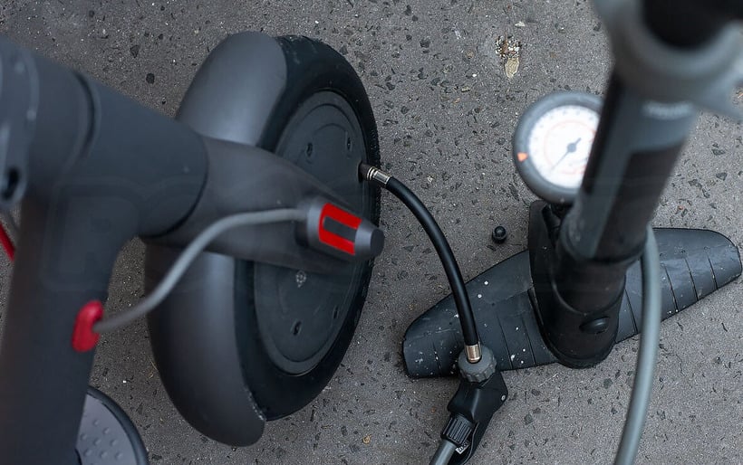 Quelle pompe pour gonfler une trottinette électrique ou gyroroue? -  Mobilityurban